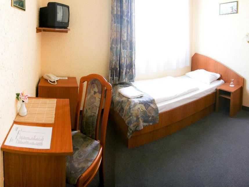 Hotel Berlin Budapest Luaran gambar