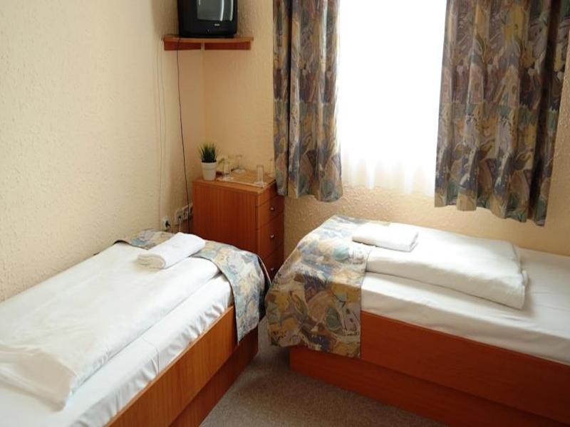 Hotel Berlin Budapest Luaran gambar